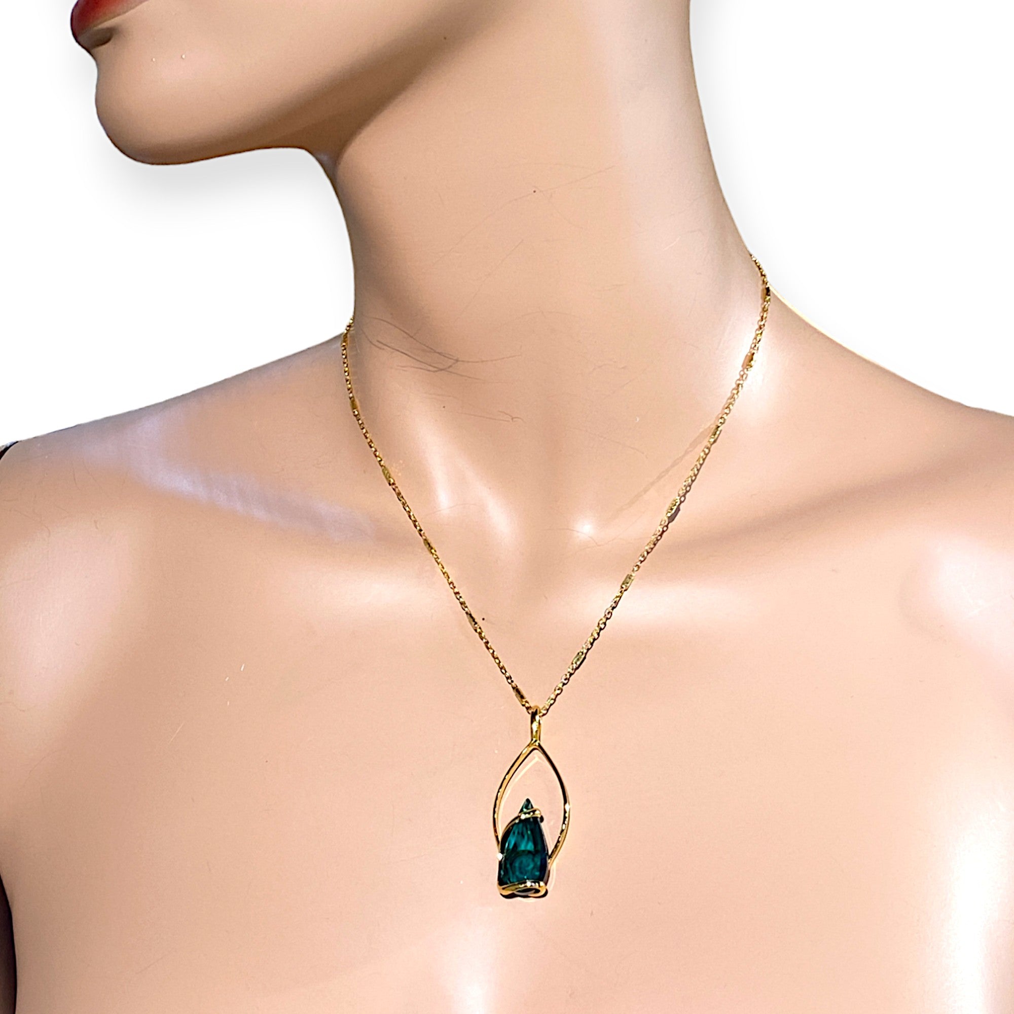 GREEN EMERALD DROP CRYSTAL NECKLACE