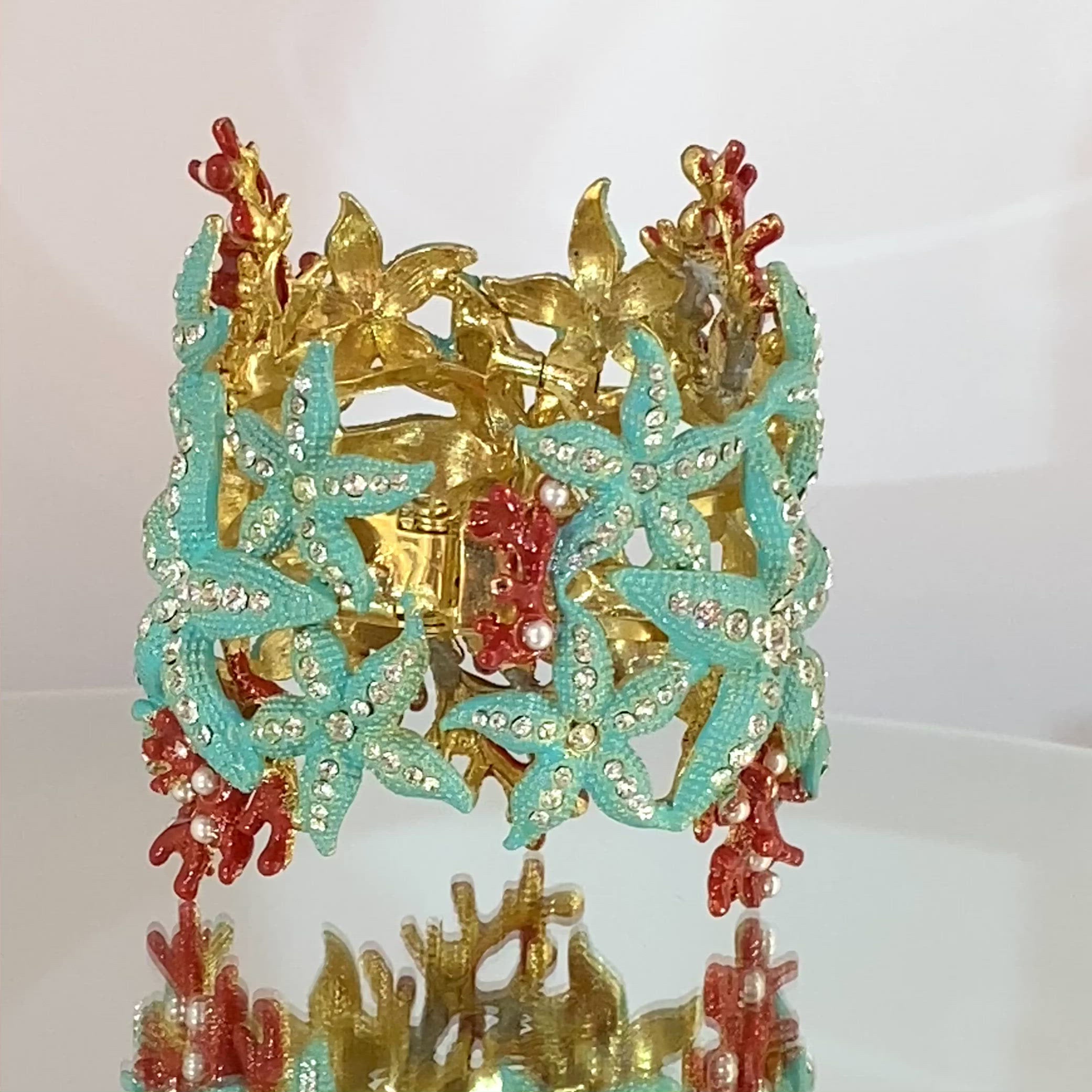 Made in Italy. Carlo Zini Magnificent bracelet with a coral reef theme Hypoallergenic rhodium plated in 18 KT gold and multicolor enamels elegant construction in swarovski crystals, pearls and multicolored resins 100% handmade