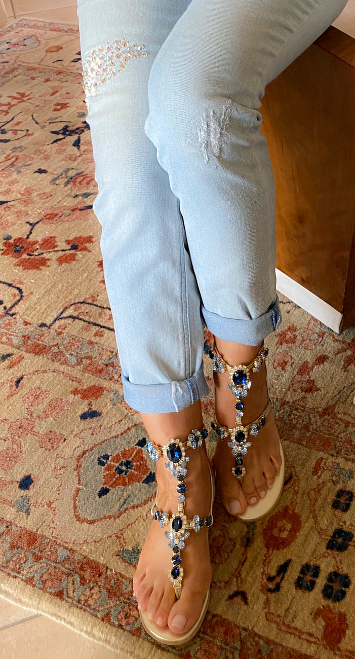 Sandalia plana con joya de cristal azul Lucrezia