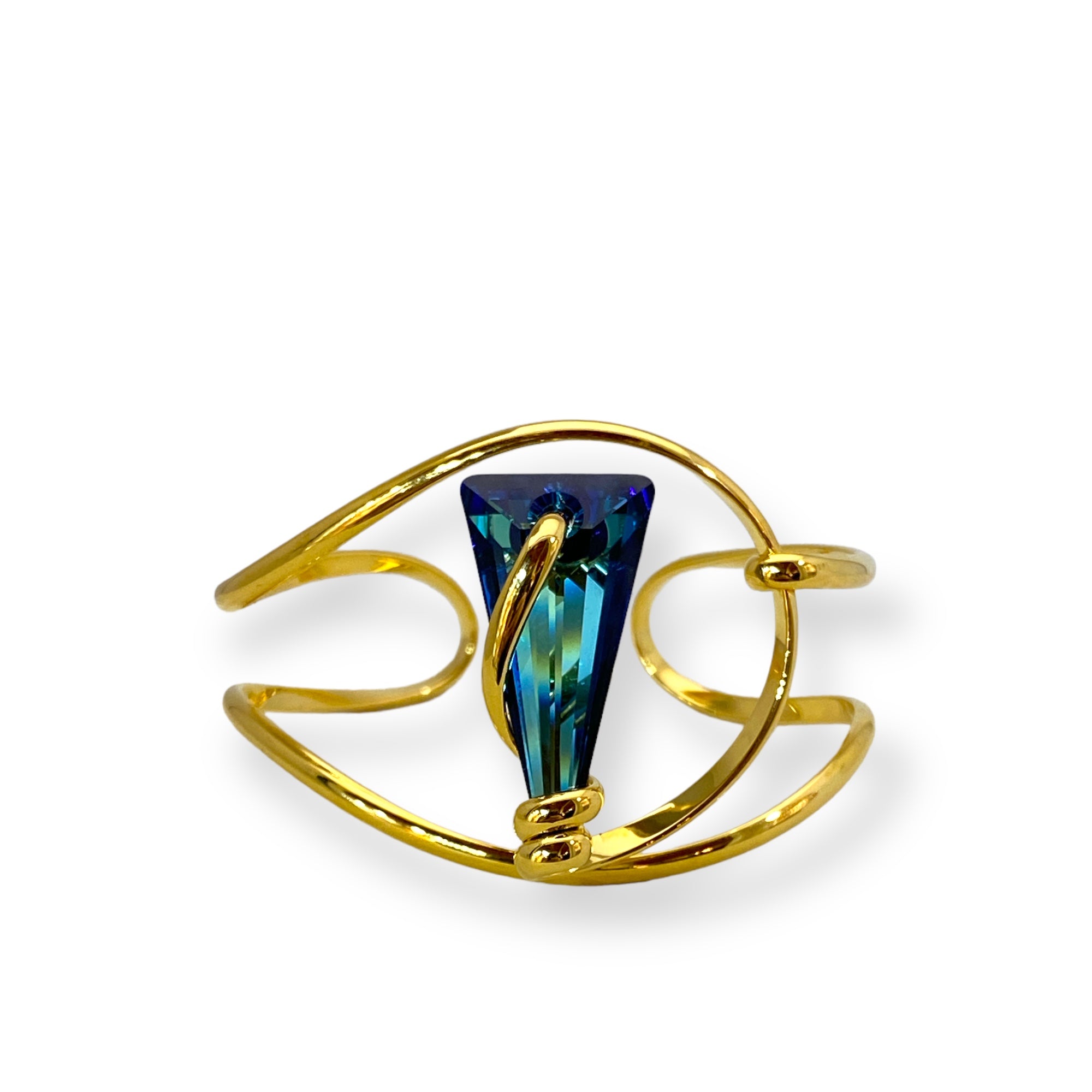 A precious crystal inspires the unique design of these extraordinary bracelet realized in 24 Kt Gold Plating metal.