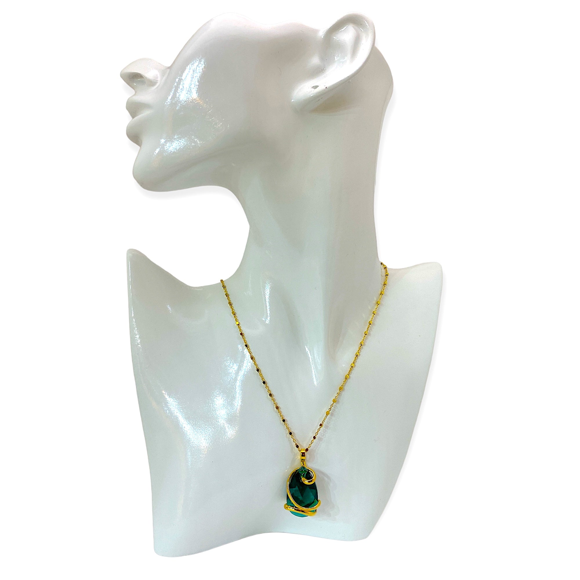 Un prezioso cristallo ispira il design unico di questa straordinaria collana realizzata in metallo Placcato Oro 24 Kt.